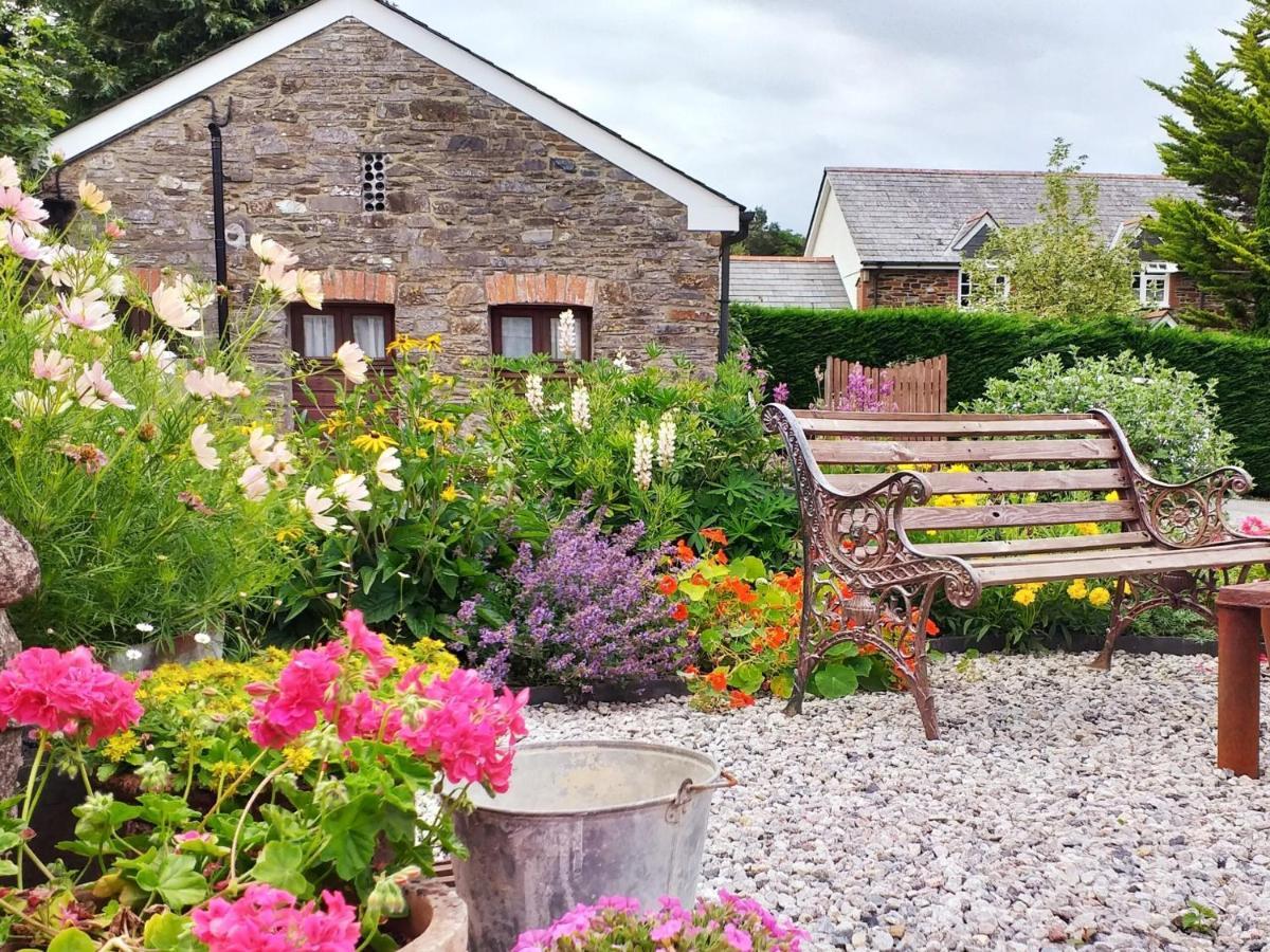 Lobhill Farmhouse Bed And Breakfast And Self Catering Accommodation Okehampton Eksteriør billede